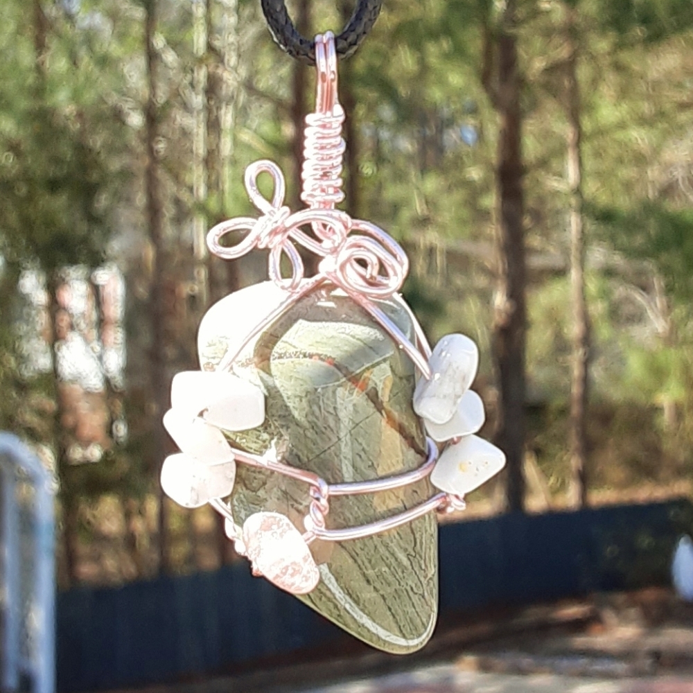SOLD Green Jasper & Howlite Crystals Pendant Necklace